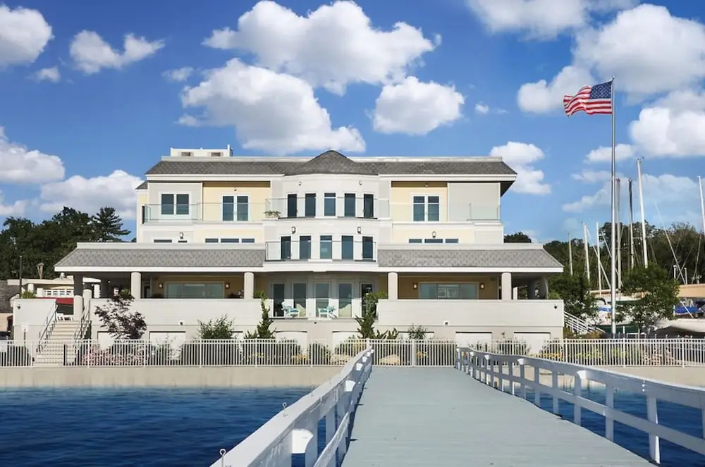 Knickerbocker Yacht Hotel