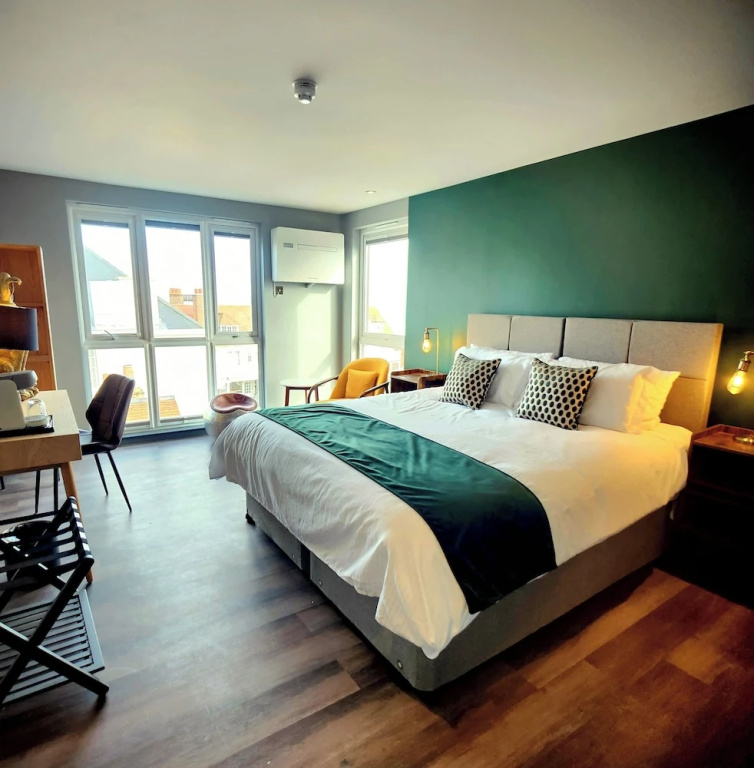Deluxe Double room with partial sea view (full double bed)