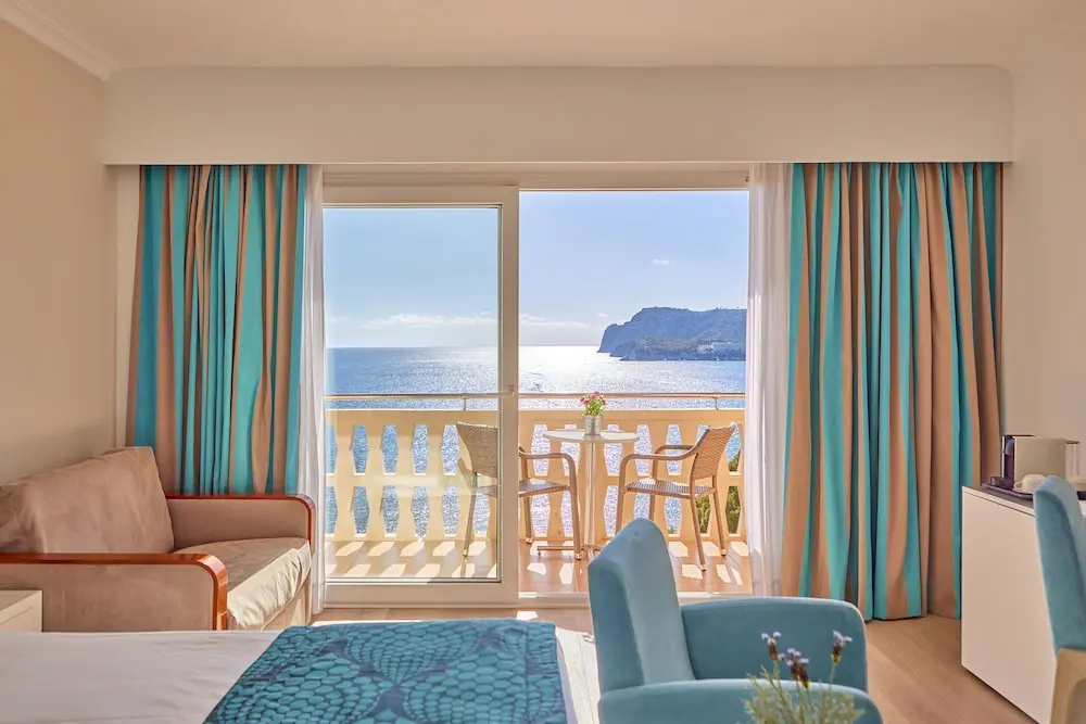Superior room with balcony and with sea view