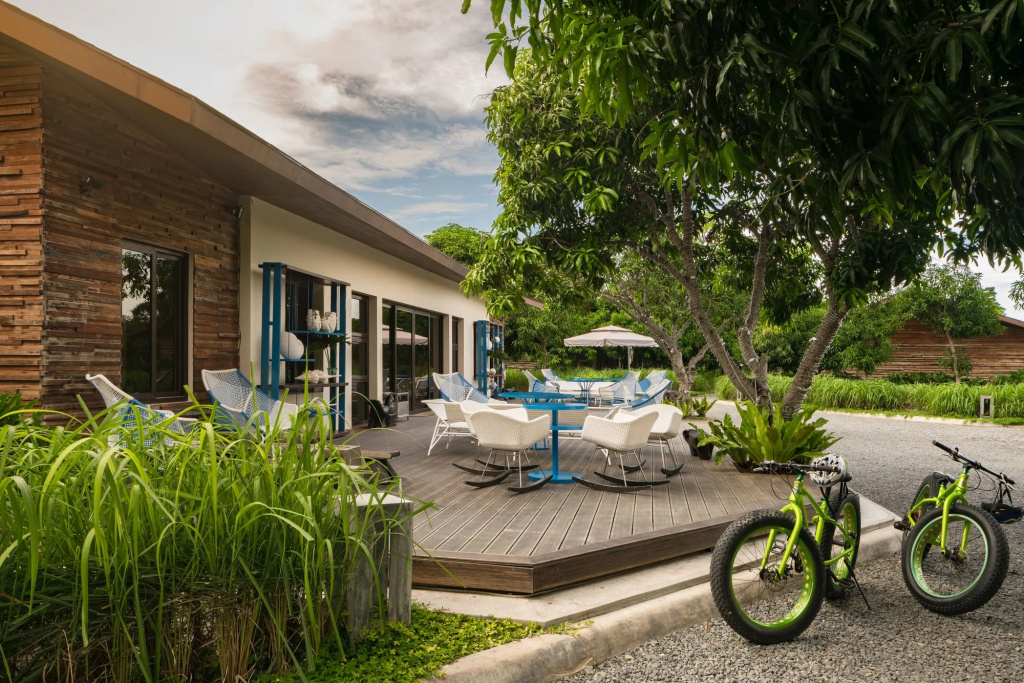 Beach & Waterfront