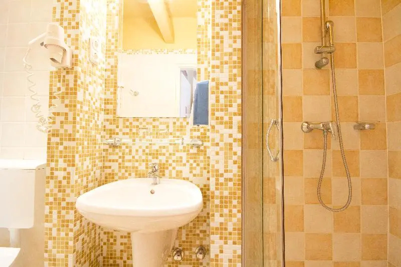 Alfa Art Hotel - Chambres