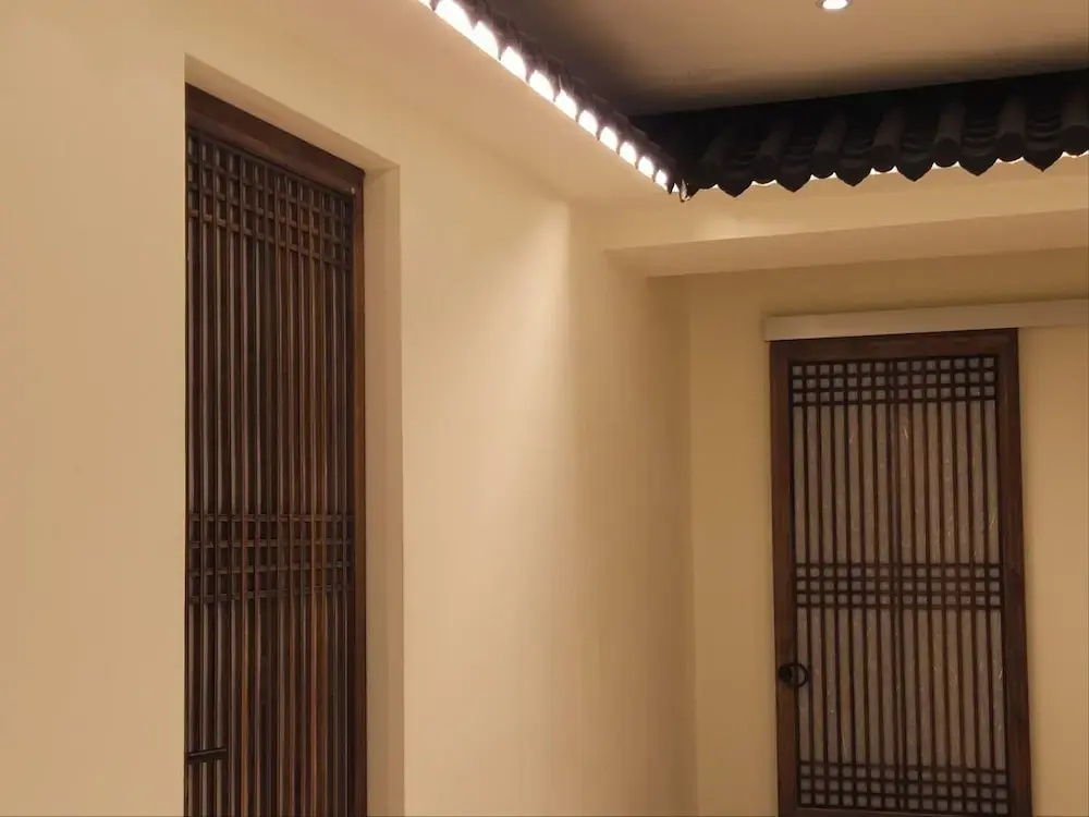 82 Capsule Hotel