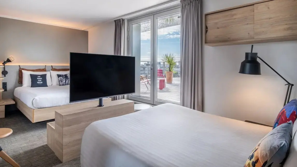 Standard room with harbour view
