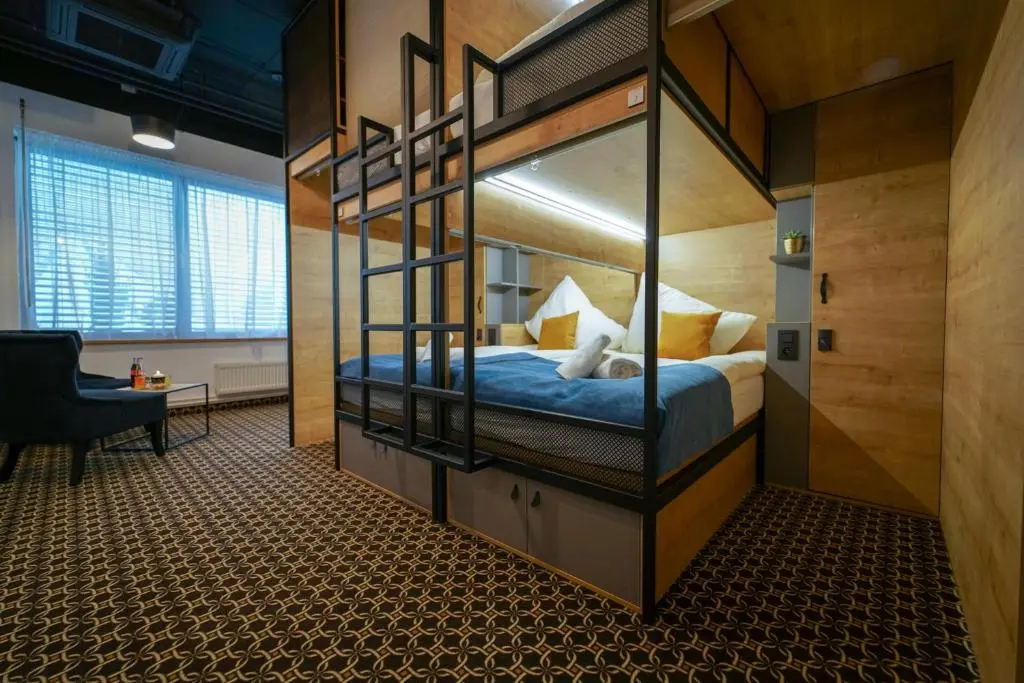 CHORS like a hotel - 1st World NFT Block & Art Capsule Hostel MetaCHORS — фото 6