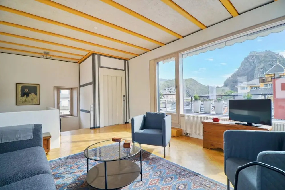 Cozy Penthouse in the old Town of Sion - фото 4