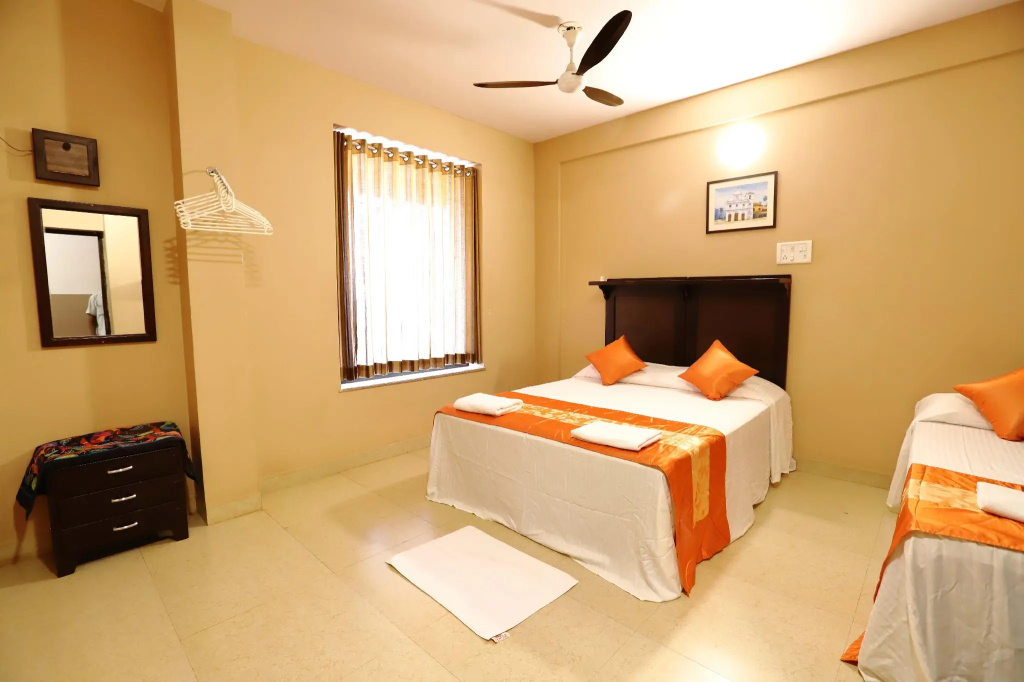 Standard Triple room