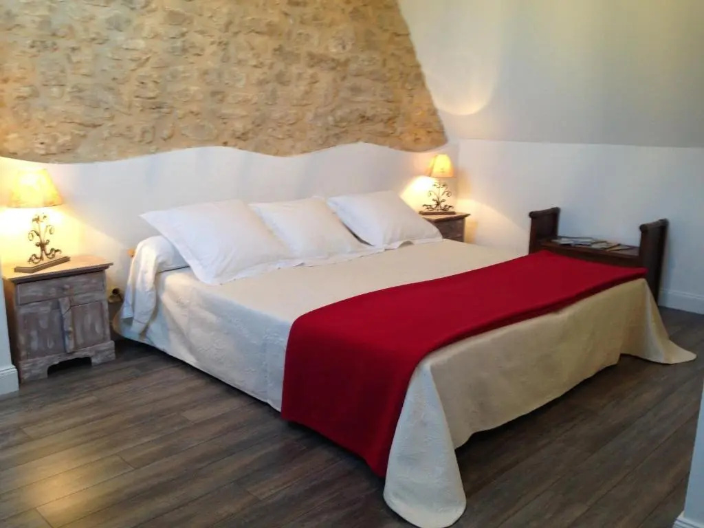 Deluxe Double room (full double bed)