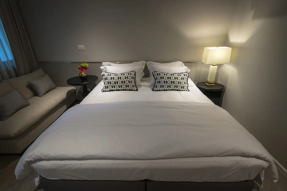 Двухместный номер Premium с балконом двуспальная кровать в Apartelle Jatujak Hotel