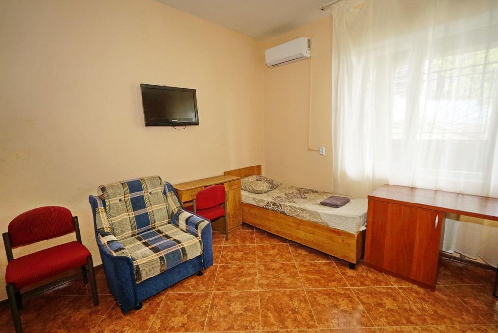 Economy Triple room