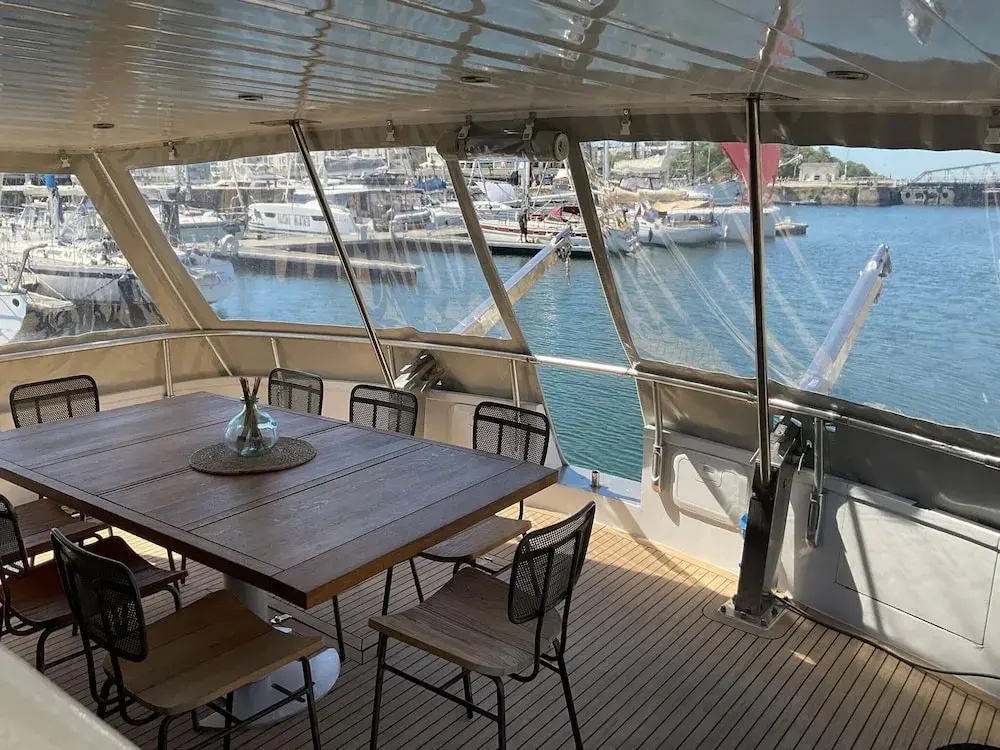 Voir la photo 4 — Exclusive Yacht With a Roof Terrace