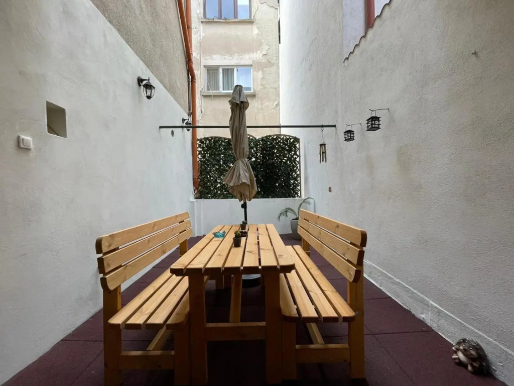 Central apartment w/ fire place - ground floor