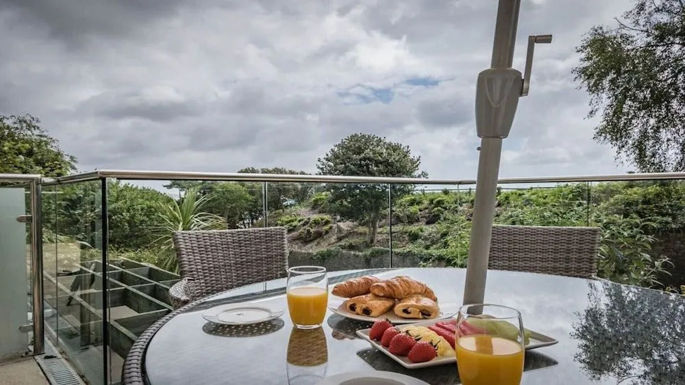 Balcony & Terrace