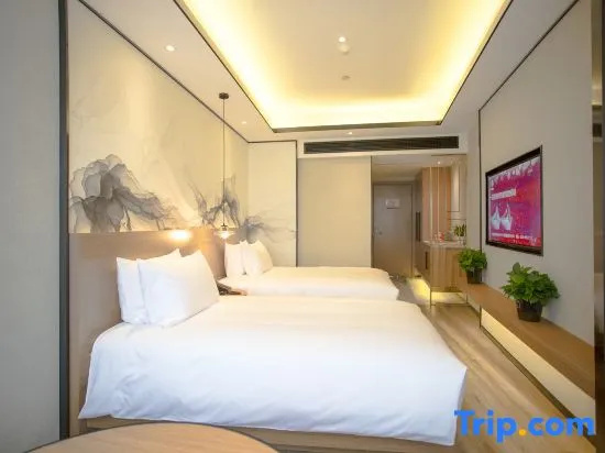 Deluxe Double room with street view (full double bed)
