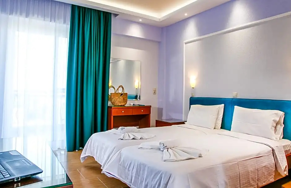 Deluxe Double Studio (twin beds)