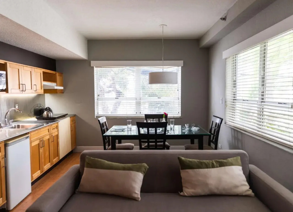 Crest Hotel Suites - Général