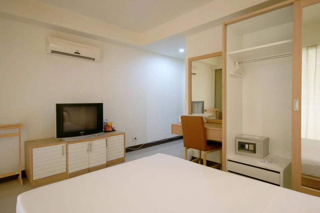Orange Hotel — 4
