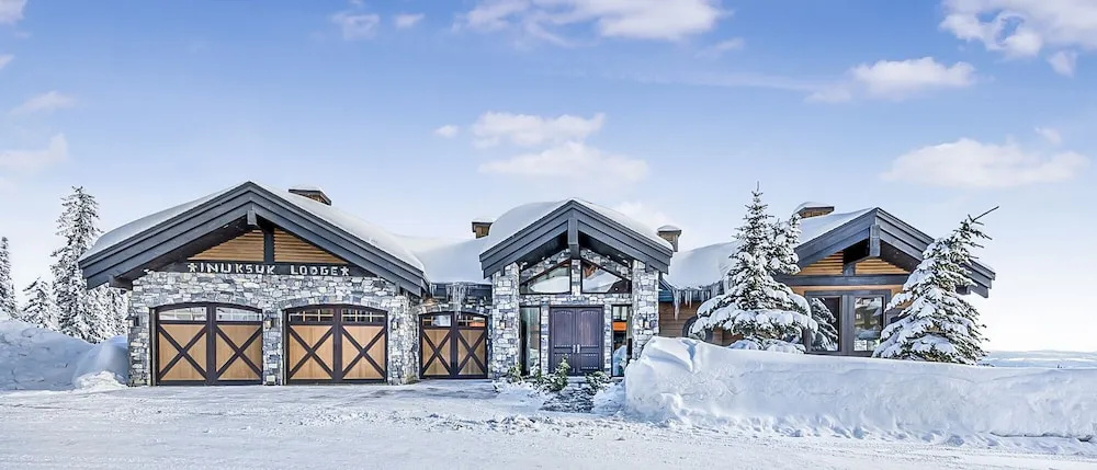 Inuksuk Lodge 4800 sq ft of Excellence
