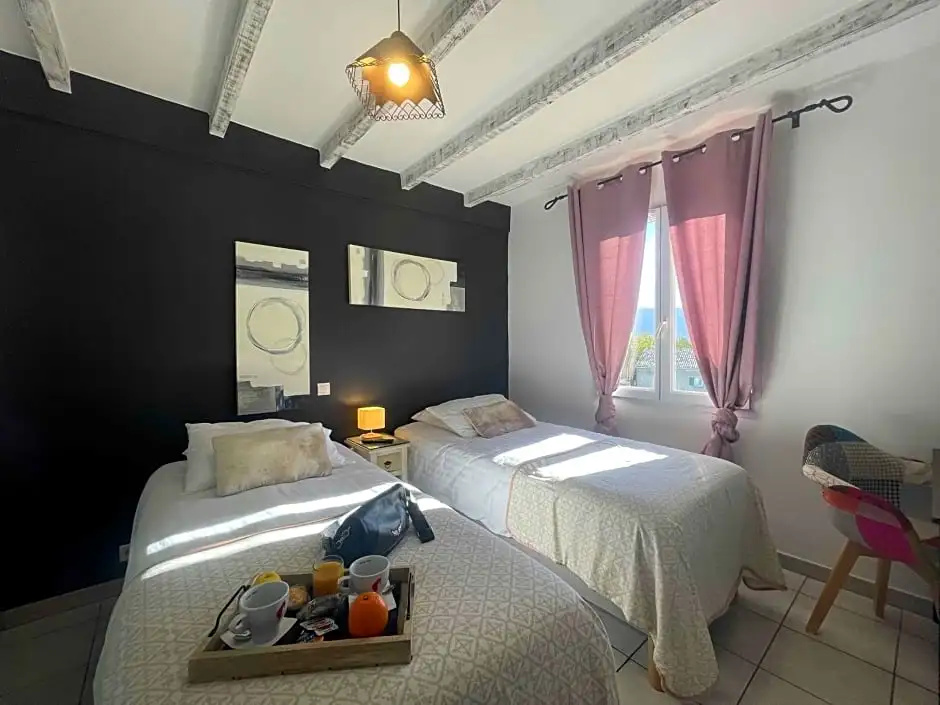 Standard Double room (twin beds)