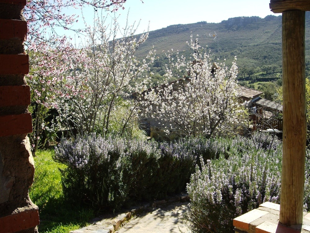 Rural Farmhouse in Valencia de Alcántara With Pool
