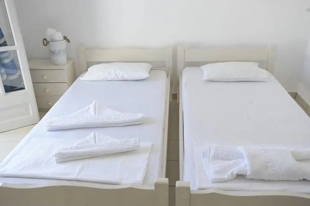 Standard Double room with balcony (full double bed)