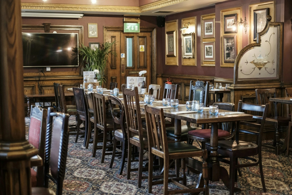 The Mad Hatter Hotel - Général