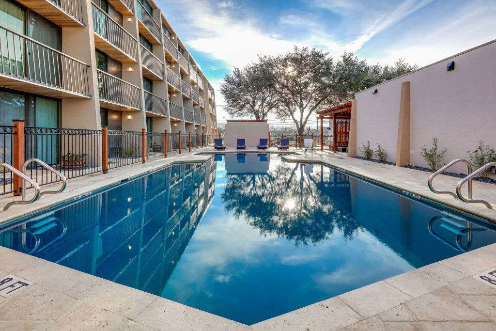 Ramada by Wyndham Austin South - Général