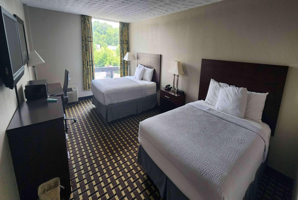 Days Inn by Wyndham Fort Wright Cincinnati Area — 3