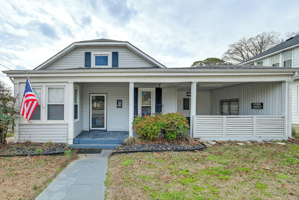 Lake Days & Fireside Nights! Updated Burnside Home