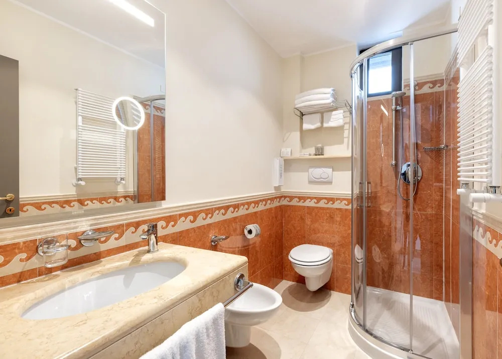 Superior Double room with balcony (full double bed)