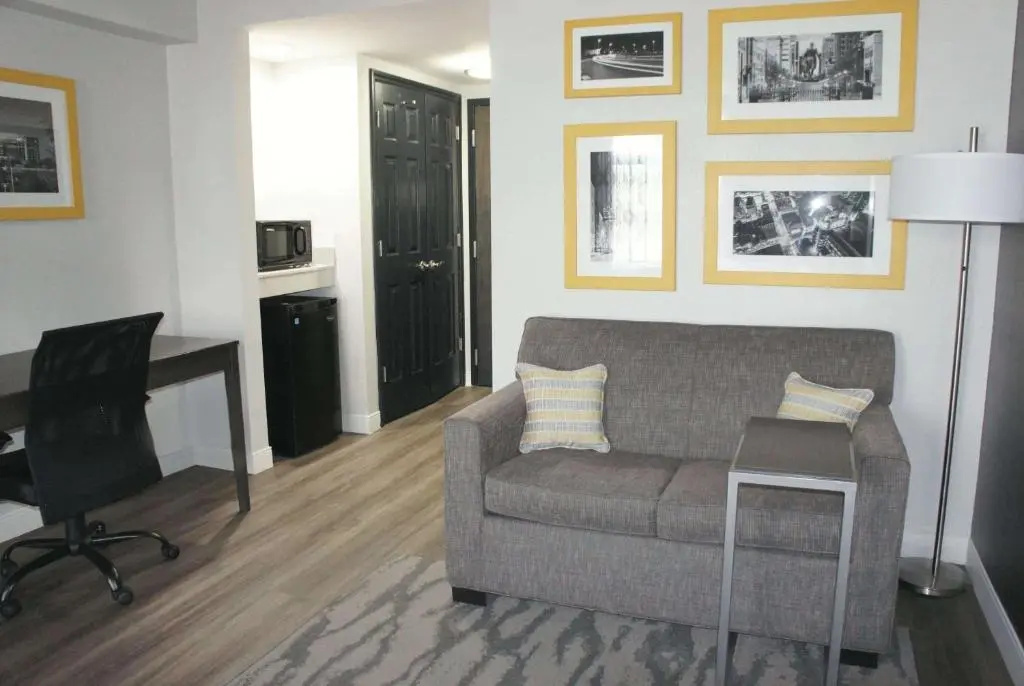 La Quinta Inn & Suites by Wyndham Raleigh Downtown North - Chambres