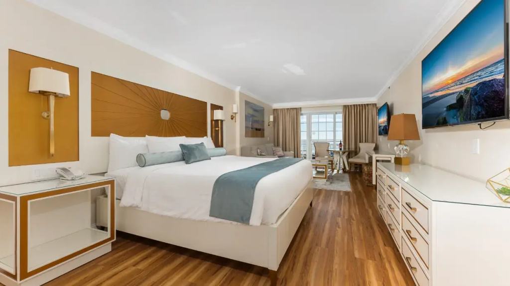 Premium Double room with ocean view (full double bed)