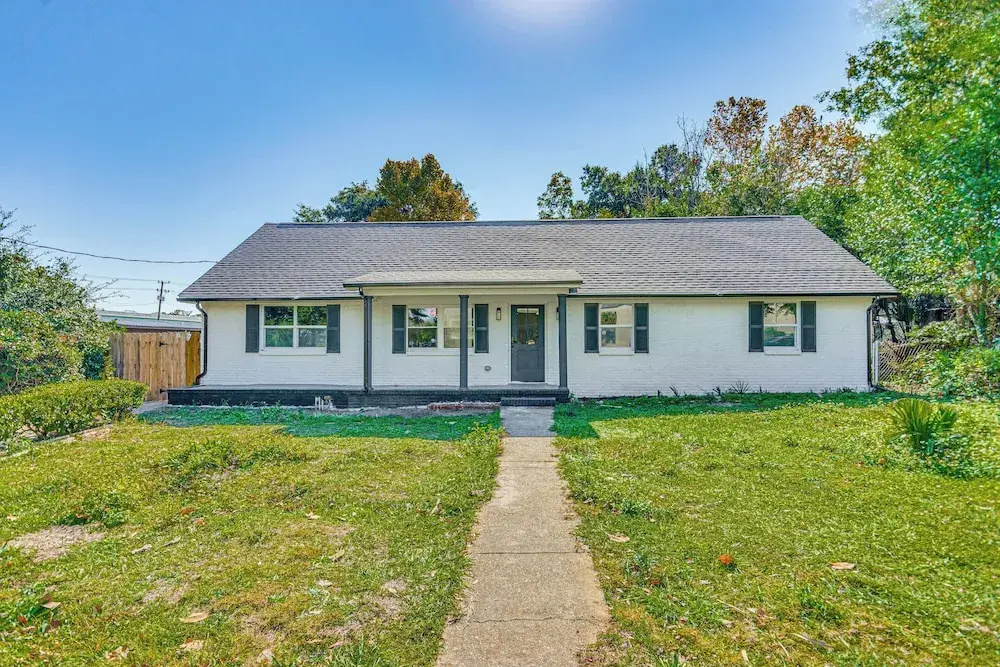 < 1 Mi to Downtown Pensacola: Quiet Home w/ Yard