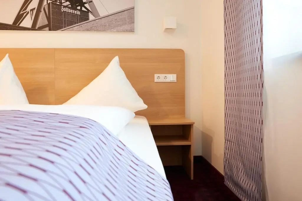 Business Double room (full double bed)