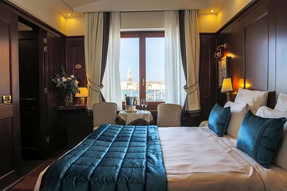 Deluxe Double room with bay view (twin beds)