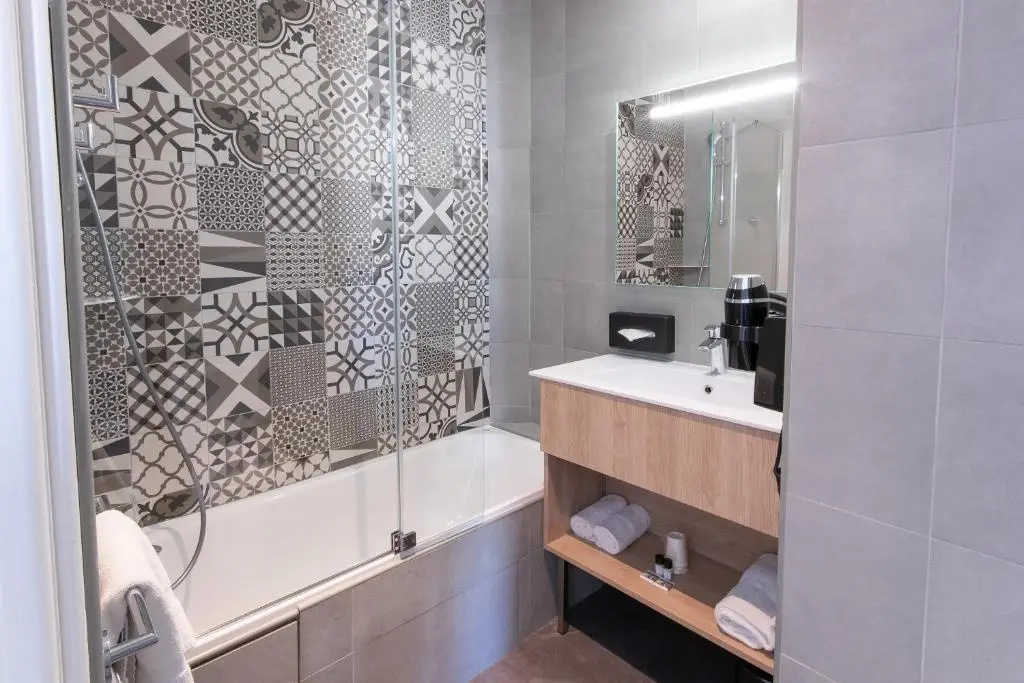 Standard Double room (full double bed)