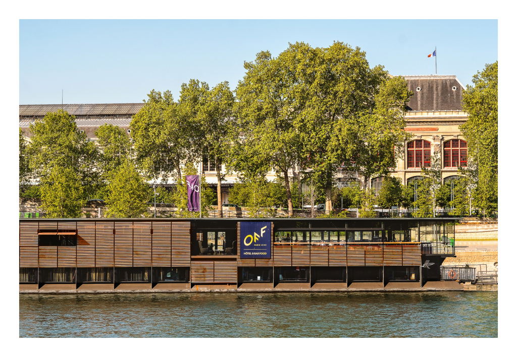 Off Paris Seine by null