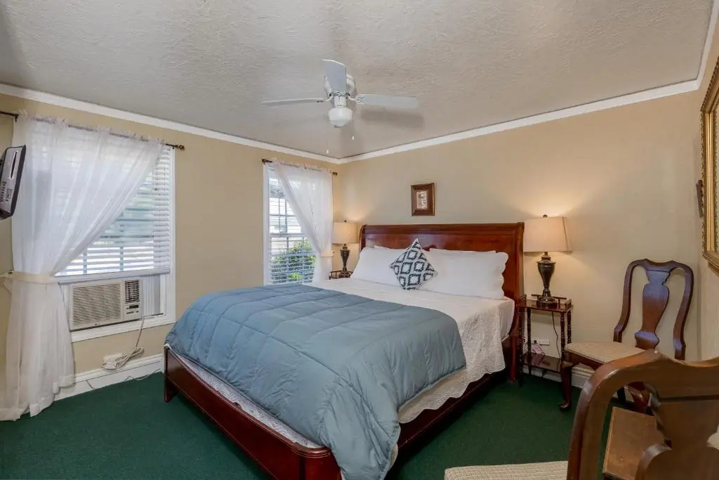 Standard Double room (full double bed)