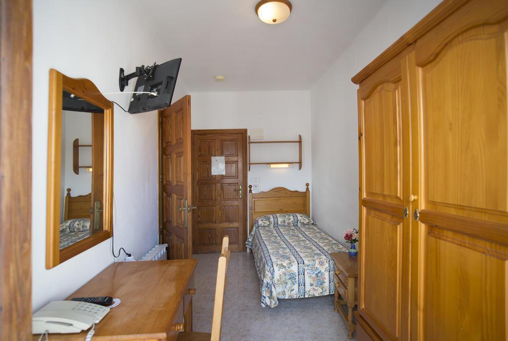 Hostal Sa Rota by null