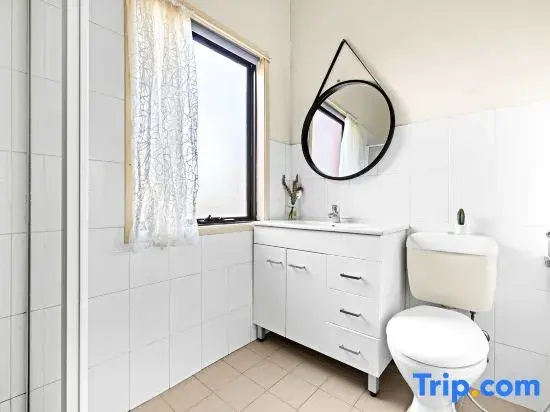 Comfortable Room in Canley Vale – Walk to Local Shops