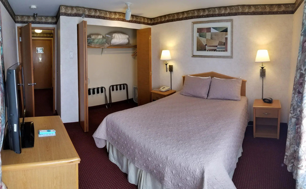 Double Suite (full double bed)