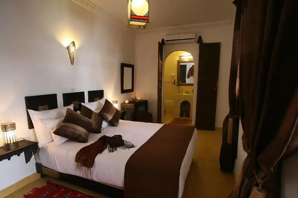 Standard Double room with courtyard view (full double bed)