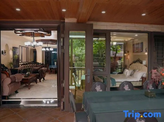 Rubber Tree Villa Homestay (Chongqing West Railway Station Baguocheng)