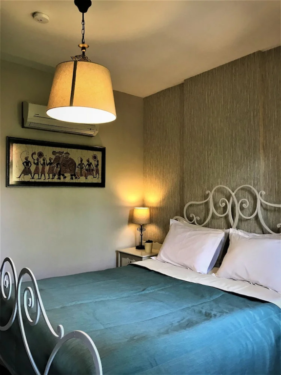 Deluxe Double room with courtyard view (full double bed)