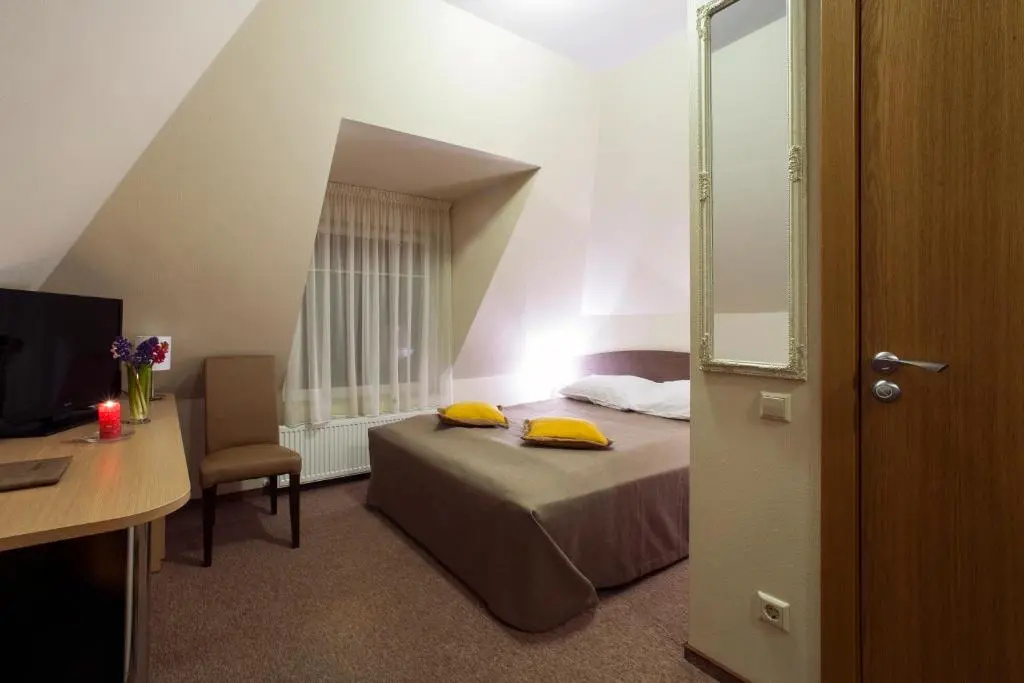 Economy room