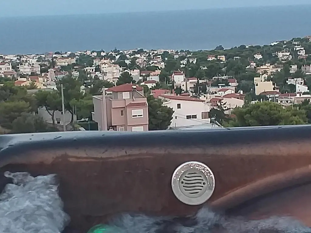 2 Jacuzzi Airport House - Airport Transfer Available