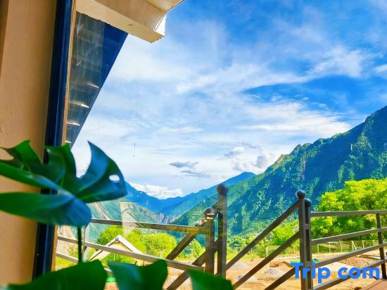 A Mountain Resort Inn in Danba
