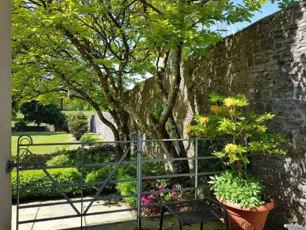 Llwynhelig Manor
