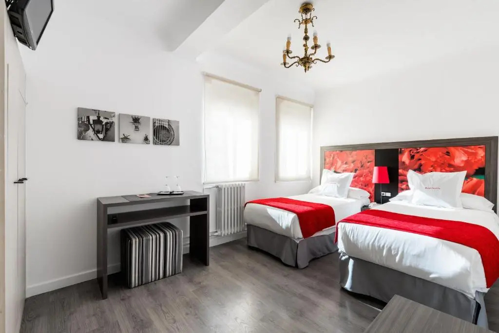 Standard Double room (twin beds)