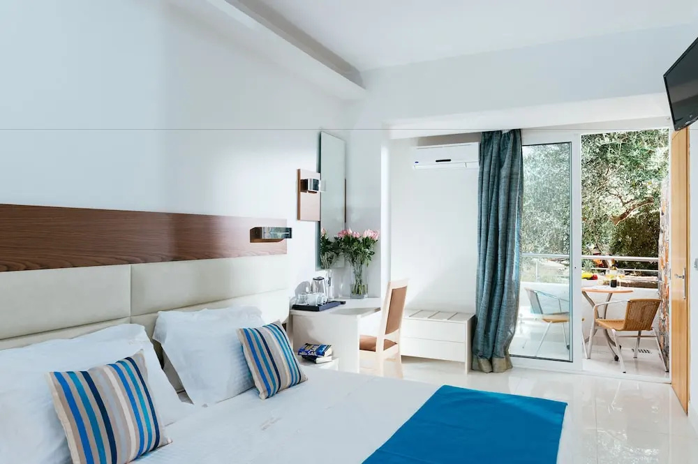 Standard Double room with balcony and with garden view (full double bed)