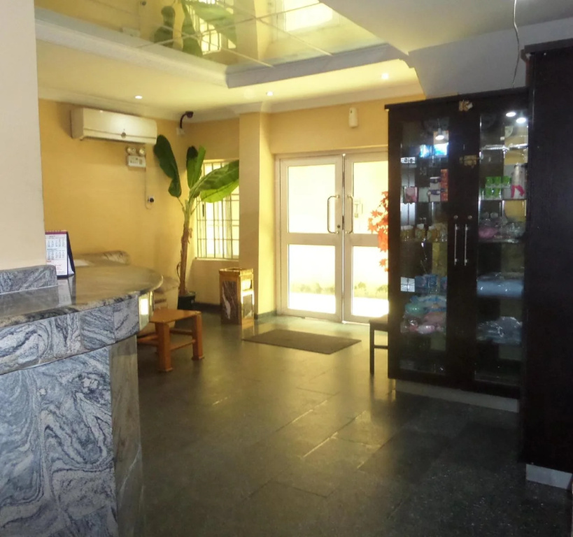 Lobby & Reception